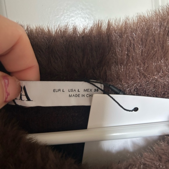 ZARA NWT  WOMEN’s FUZZY KNIT CARDIGAN JACKET BROWN Gold GEM BUTTONS size Large - Picture 5 of 6